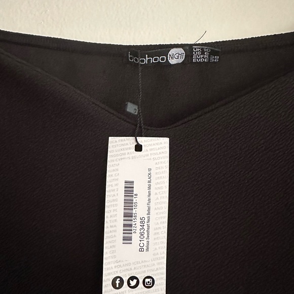 BOOHOO black Melissa sweetheart neck flute hem midi NWT - Picture 5 of 5
